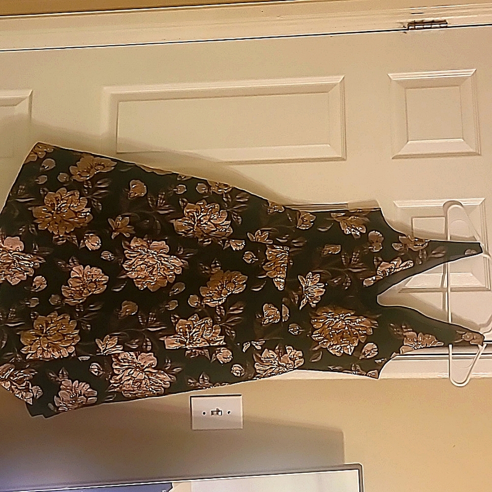 Formal Midi cinched waist with a flair bottom with ornate gold flowers